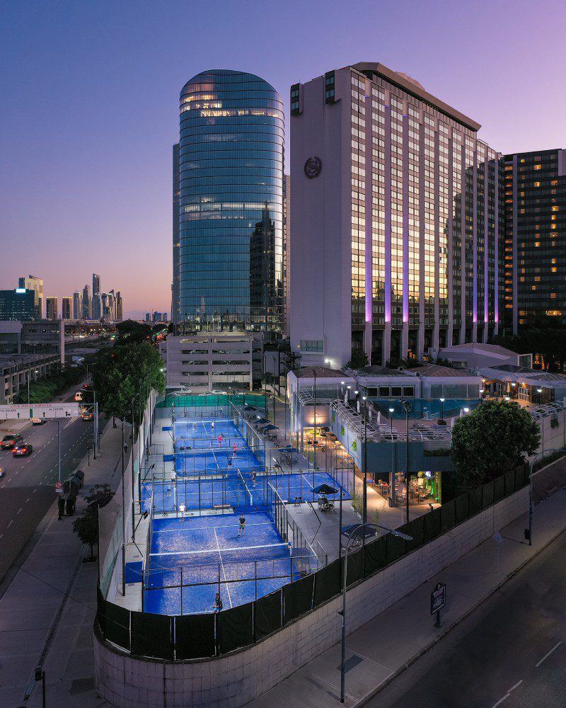 Complejo de pádel Sheraton al atardecer